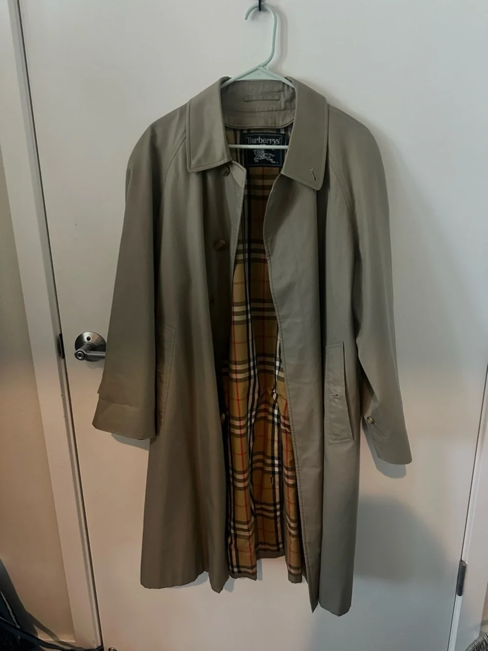 Vintage Burberry Trench Coat with Classic Check Lining - Picture 4 of 5